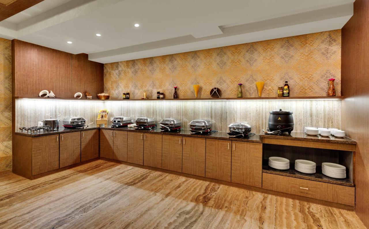 Anaya Beacon Hotel, Jāmnagar Dış mekan fotoğraf
